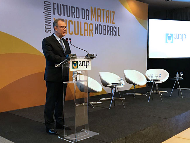 Ministro de Minas e Energia encerra seminário sobre futuro da matriz veicular