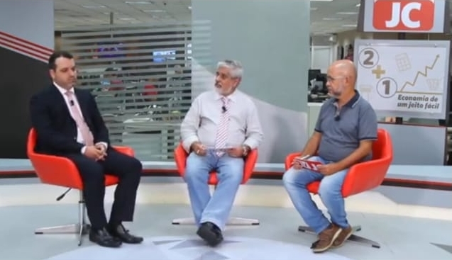 Diretor Carlos Germano concede entrevista para a TV do Jornal do Comércio