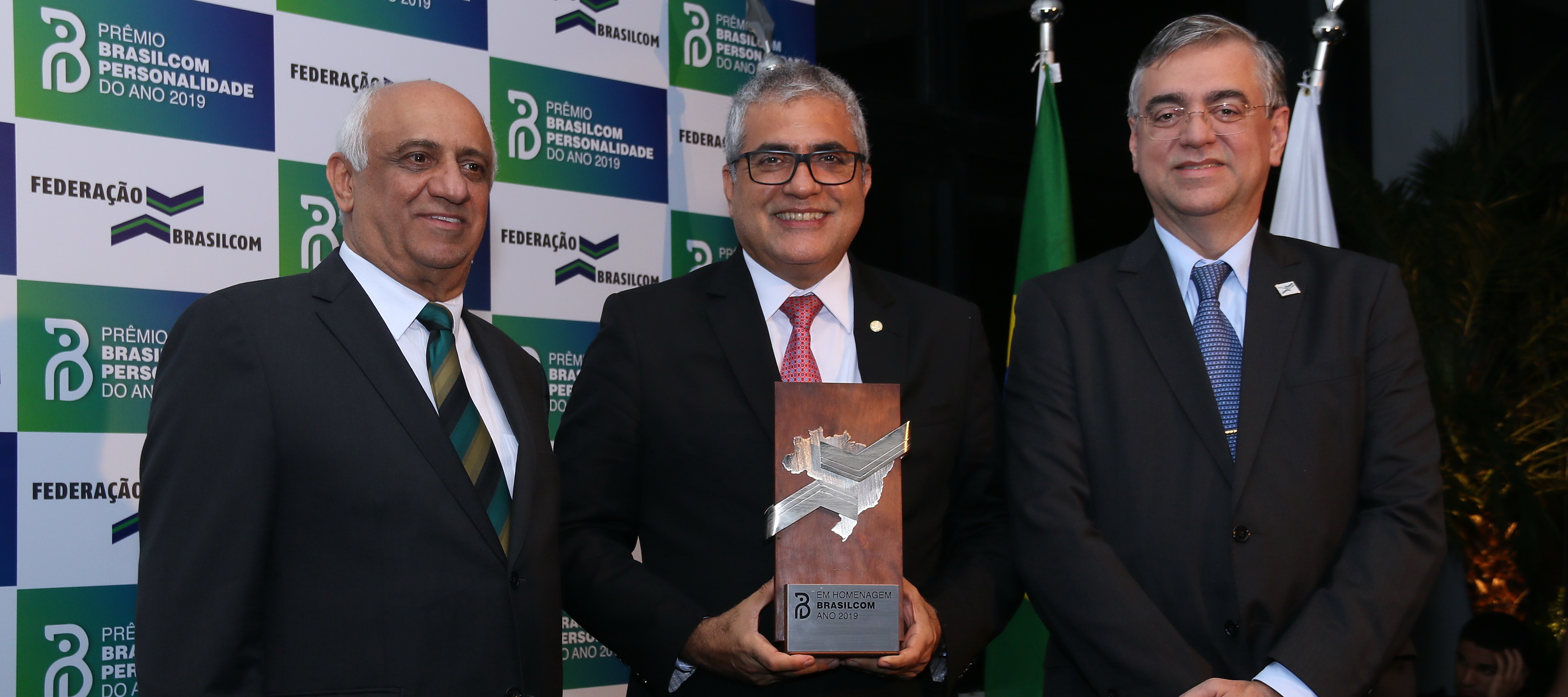 Christino recebe homenagem no evento BRASILCOM Personalidade do Ano 2019