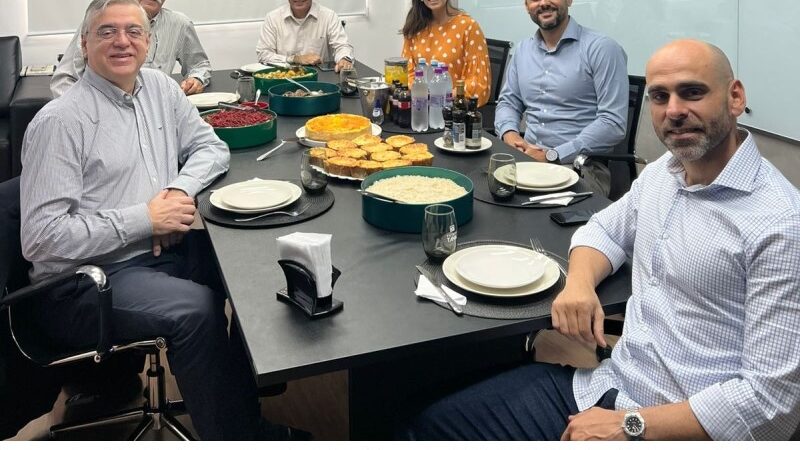 BRASILCOM firma parceria estratégica com o consultor José Mauro Coelho (setembro 2025)