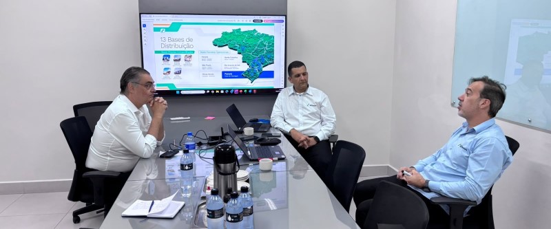 Parlamentares visitam associadas BRASILCOM (2) (agosto 2026)